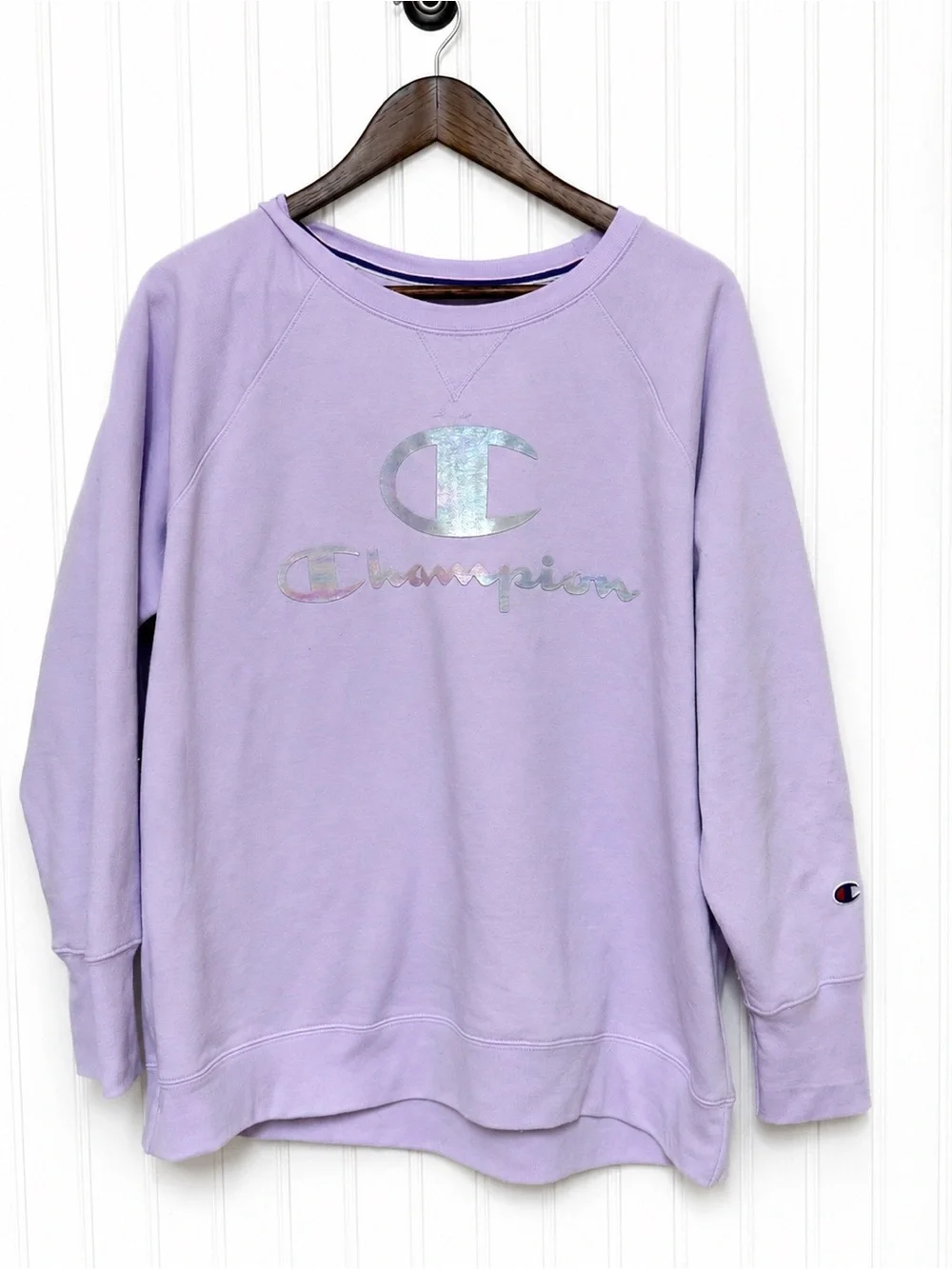 Champion Women's Iridescent Crewneck Sweatshirt Size 1X Purple Lilac Logo *Flaw*